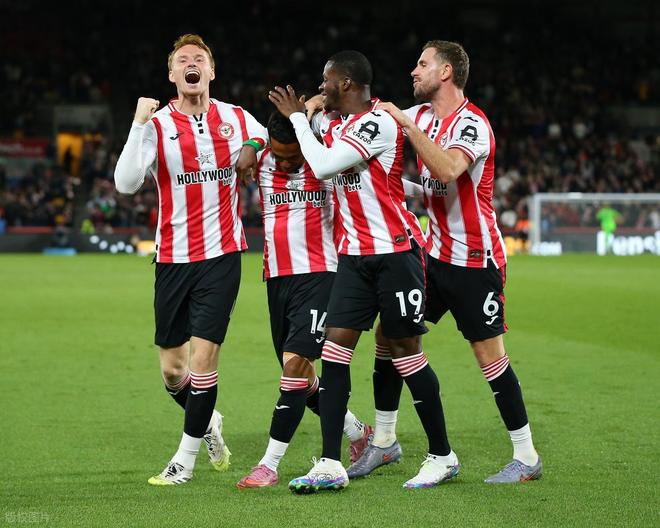 3-0！德甲第2狂胜：联赛10场不败，追赶拜仁