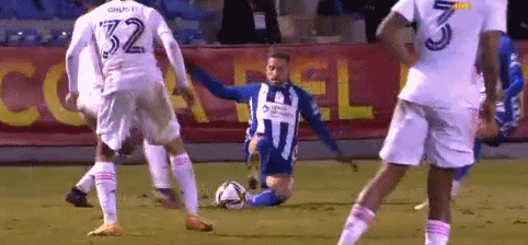 中超-蒯纪闻两助攻 上海海港客场战胜长春亚泰