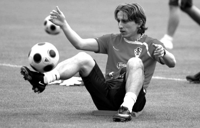 记者：热刺、曼联、拜仁等队有意扬-迪奥曼德，莱比锡要1亿欧